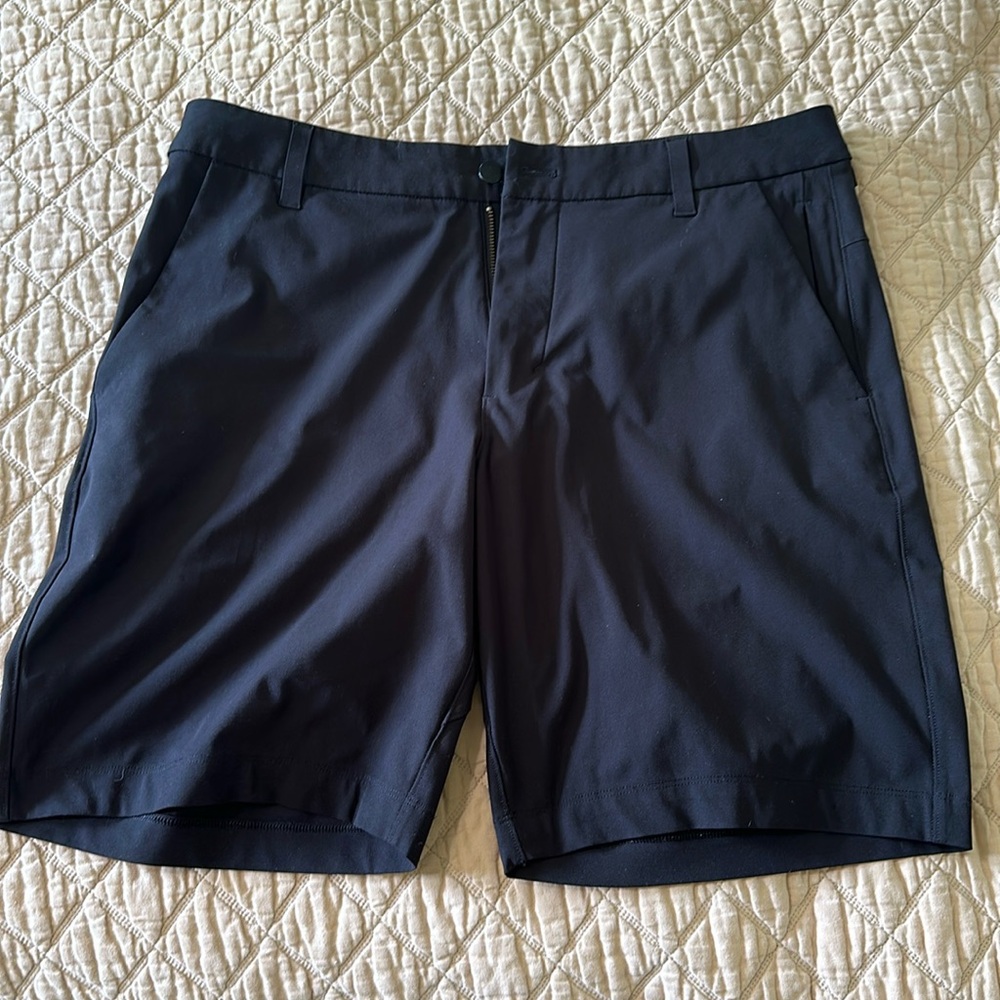 Lululemon Black men’s 9 inch short